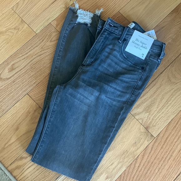 Abercrombie & Fitch Denim - NWT Abercrombie & Fitch Jeans